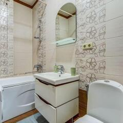 Гостиница FlatStar on Ushinsky 33 k 3 в Санкт-Петербурге отзывы, цены и фото номеров - забронировать гостиницу FlatStar on Ushinsky 33 k 3 онлайн Санкт-Петербург ванная