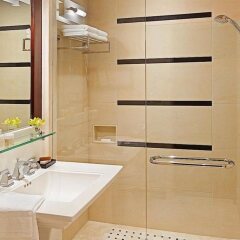 Отель The St. Regis Hotel Канада, Ванкувер - отзывы, цены и фото номеров - забронировать отель The St. Regis Hotel онлайн ванная фото 2
