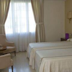 Ayre Hotel Córdoba сейф в номере