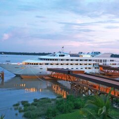 Vintage Luxury Yacht Hotel пляж