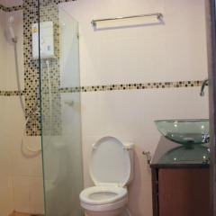 Апартаменты K&J Apartment Паттайя ванная