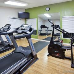 Отель Country Inn & Suites by Radisson, Atlanta Airport North, GA фитнесс-зал