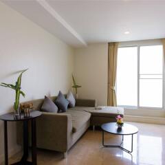 Апартаменты Sabai Sathorn Service Apartment Бангкок комната для гостей фото 5