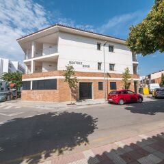 Отель Apartamentos Checkin Beatrix парковка
