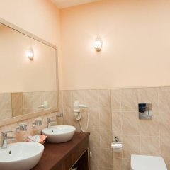АРТ Отель в Астрахани отзывы, цены и фото номеров - забронировать гостиницу АРТ Отель онлайн Астрахань ванная