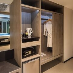 Grand 5 Hotel & Plaza Sukhumvit Bangkok сейф в номере