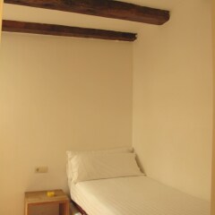 Отель My Address in Barcelona Downtown сейф в номере