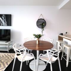 Отель Stunning Apt with Infinity Pool & Gym питание