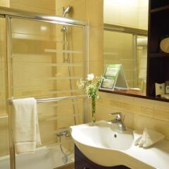 Отель Comfort Hotel Suites Иордания, Амман - отзывы, цены и фото номеров - забронировать отель Comfort Hotel Suites онлайн ванная