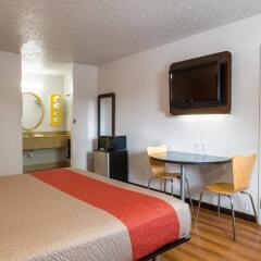 Отель Motel 6 Columbus OSU США, Колумбус - отзывы, цены и фото номеров - забронировать отель Motel 6 Columbus OSU онлайн удобства в номере