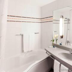 Отель Novotel Sevilla Marques de Nervión ванная