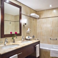Отель Khalidiya Palace Rayhaan by Rotana, Abu Dhabi ванная фото 2