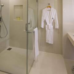 Отель DoubleTree By Hilton Kuala Lumpur Малайзия, Куала-Лумпур - 3 отзыва об отеле, цены и фото номеров - забронировать отель DoubleTree By Hilton Kuala Lumpur онлайн ванная