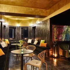 Отель MAANJA Lake Front Suite and Restaurant Саурис гостиничный бар