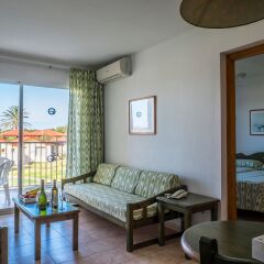 Отель Roc Cala d’en Blanes Beach Club Испания, Кала-эн-Бланес - отзывы, цены и фото номеров - забронировать отель Roc Cala d’en Blanes Beach Club онлайн комната для гостей фото 2
