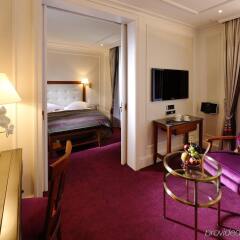Отель Schweizerhof Zürich Швейцария, Цюрих - отзывы, цены и фото номеров - забронировать отель Schweizerhof Zürich онлайн удобства в номере фото 2