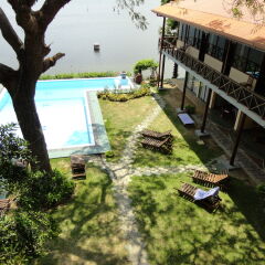Отель Oak Ray Lake Resort пляж