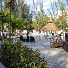 Отель Casa Marina Montego Bay at Seawind