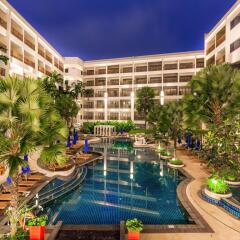 Отель Deevana Plaza Phuket бассейн фото 2