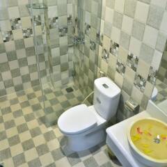 Отель Bi's House Homestay ванная