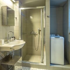 Отель UPSTREET Superb 1BD Apt-Heart of Kolonaki Афины ванная фото 2