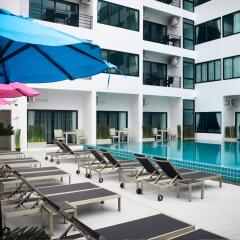 Отель I-Talay Resort бассейн