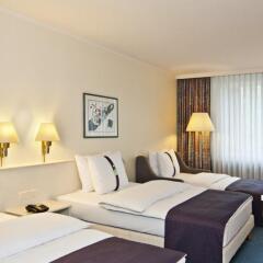 Отель Holiday Inn München Süd Германия, Мюнхен - 13 отзывов об отеле, цены и фото номеров - забронировать отель Holiday Inn München Süd онлайн комната для гостей фото 2