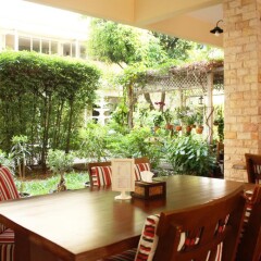 Отель Feung Nakorn Balcony Rooms and Cafe питание
