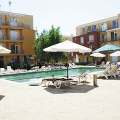 Апартаменты Quiet Family Apartment in Sunny Day бассейн