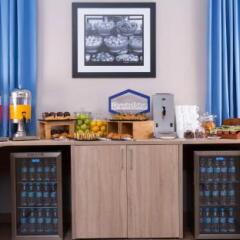 Гостиница Hampton By Hilton Astana Triumphal Arch Казахстан, Нур-Султан - отзывы, цены и фото номеров - забронировать гостиницу Hampton By Hilton Astana Triumphal Arch онлайн питание