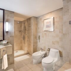 Отель Beach Rotana Residences ванная фото 2