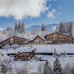 Отель Hôtel l'Arboisie спортивное сооружение