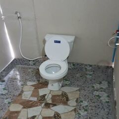 Отель Lanta Local Hut Ланта ванная