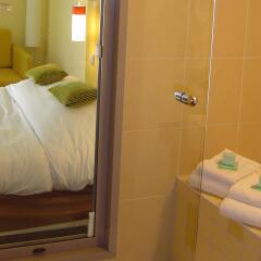 Отель ibis Styles Nice Vieux Port Франция, Ницца - 10 отзывов об отеле, цены и фото номеров - забронировать отель ibis Styles Nice Vieux Port онлайн ванная