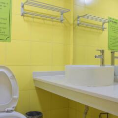 Отель Alley Youth Hostel Китай, Сиань - отзывы, цены и фото номеров - забронировать отель Alley Youth Hostel онлайн ванная фото 2