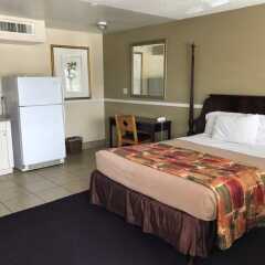 Отель American Executive Inn комната для гостей фото 4