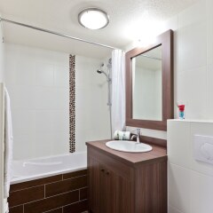Отель Residence La Reserve Франция, Ферней-Вольтер - отзывы, цены и фото номеров - забронировать отель Residence La Reserve онлайн ванная фото 2