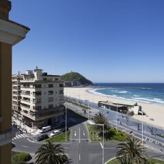 Отель Pacific La Zurriola Iberorent Apartments Испания, Сан-Себастьян - отзывы, цены и фото номеров - забронировать отель Pacific La Zurriola Iberorent Apartments онлайн пляж