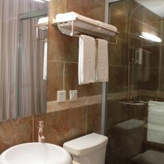 Отель Royal Garden Inn ванная