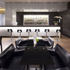 Отель NH Collection Milano President гостиничный бар