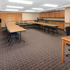 Отель AmericInn by Wyndham Iowa Falls