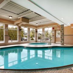 Отель Best Western Maple Ridge Hotel Канада, Мэйпл-Ридж - отзывы, цены и фото номеров - забронировать отель Best Western Maple Ridge Hotel онлайн бассейн фото 3