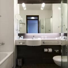 Отель Hilton Helsinki Kalastajatorppa Финляндия, Хельсинки - - забронировать отель Hilton Helsinki Kalastajatorppa, цены и фото номеров ванная фото 2