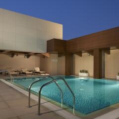 Отель Hyatt Place Dubai Baniyas Square бассейн фото 2