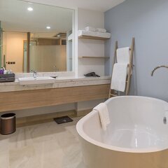 Отель Centara Ao Nang Beach Resort & Spa Krabi ванная