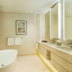 La Ville Hotel & Suites CITY WALK, Dubai, Autograph Collection ванная фото 3