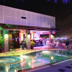 Отель Patong Hemingways Пхукет бассейн