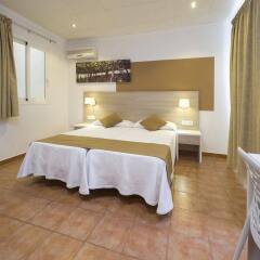 Отель Hostal Adelino комната для гостей фото 3