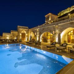 Отель Kayakapi Premium Caves Cappadocia бассейн
