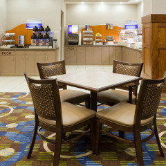 Holiday Inn Express Hotel and Suites Mankato East питание